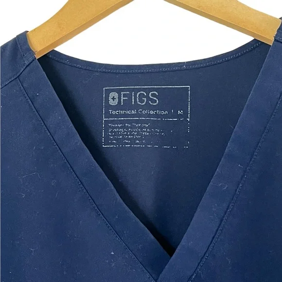 FIGS | Blue v-neck short sleeve technician medical scrubs shirt size med… - Picture 2 of 8